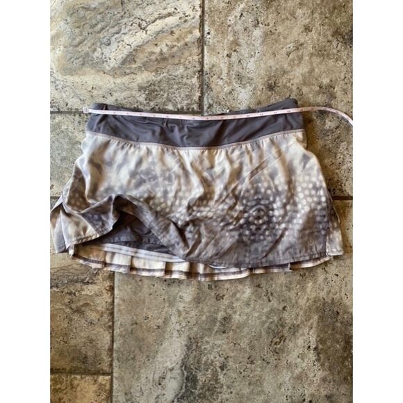 EUC Lululemon Run Speed Pleat Skirt in Ghost Snowy Owl 8 - Picture 3 of 5